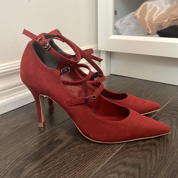 【SOLD】Red Suede pump with straps size 38 - Picture 2 of 5